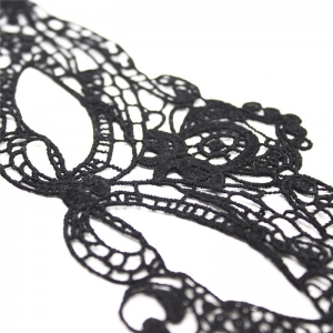 Mặt lạ vải ren huyền bí